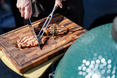 Walnoot houten snijplank en Big Green Egg