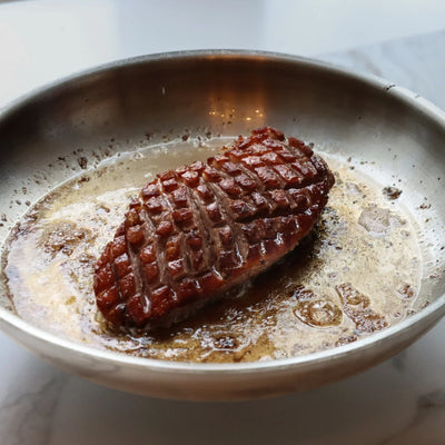 Bakken in een RVS Koekenpan? Zonder aanbakken?