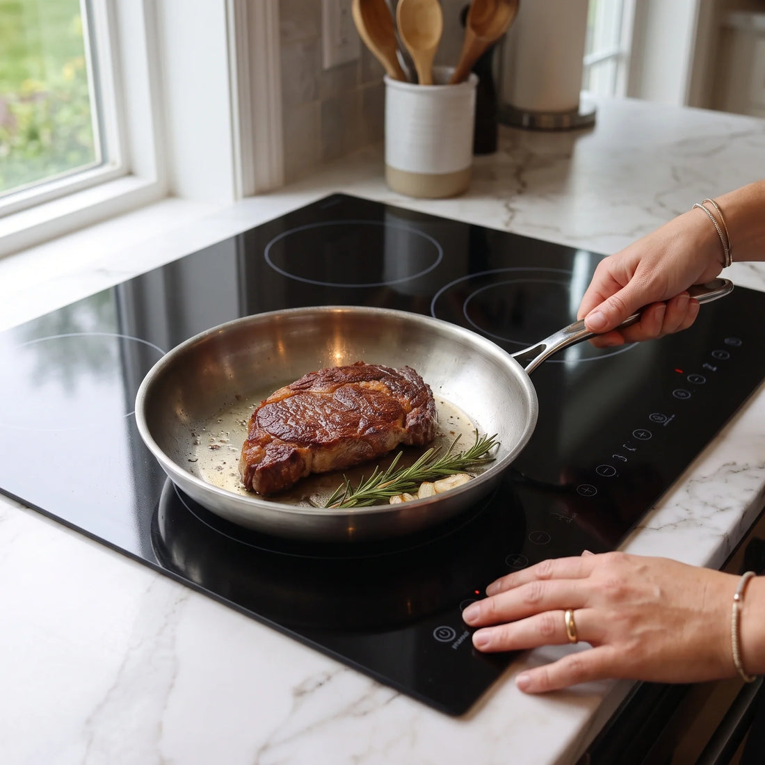 Ribeye bakken in een RVS koekenpan