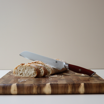 SOPHIOR Broodmes Classic Heritage liggend op snijplank met gesneden stokbrood
