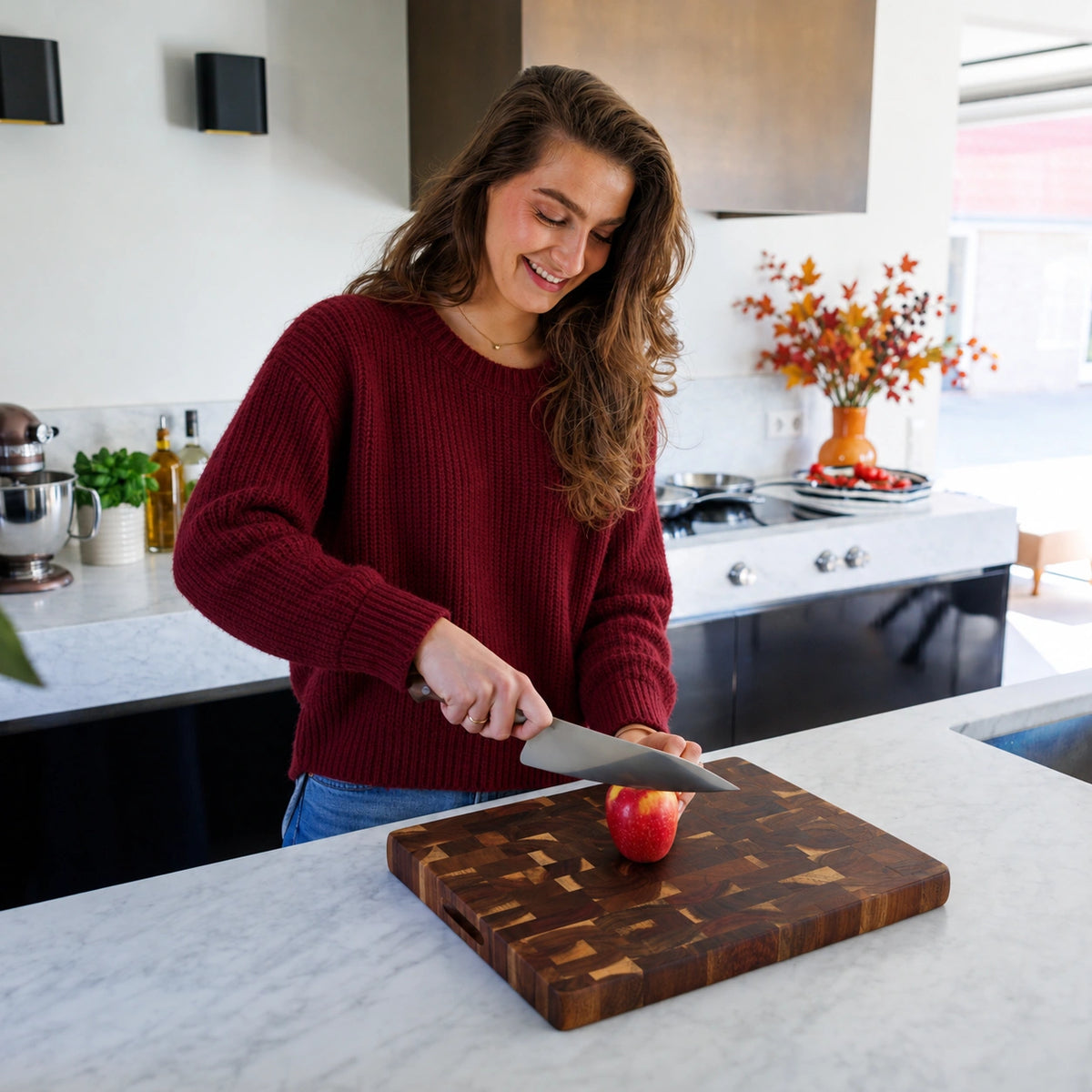 Houten Snijplank Acacia Kopshout - 45×35×4 cm - in gebruik in keuken