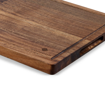 Houten Snijplank Acacia – 42×30×2,5 cm close-up vanuit hoek van rand en sapgootje