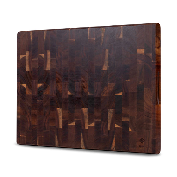 Houten Snijplank Acacia Kopshout – 45×35×4 cm schuin vooraanzicht met SOPHIOR-logo
