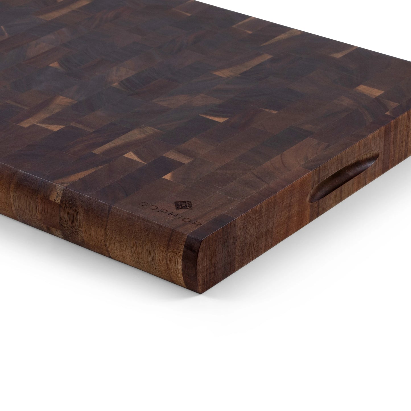 Houten Snijplank Acacia Kopshout – 45×35×4 cm close-up van zijkant met handgreep-uitsparing en SOPHIOR-logo