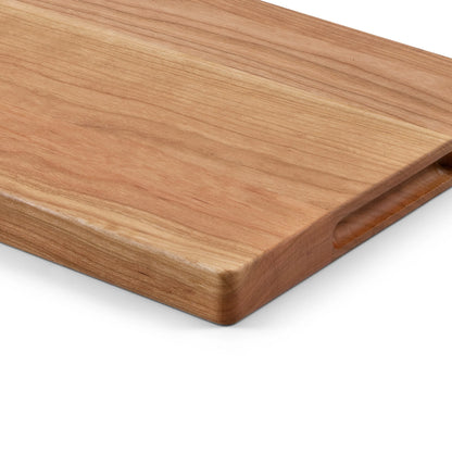 Houten Snijplank Kersen – 35×25×2,5 cm close-up van achterkant met handgreep en houtnerf