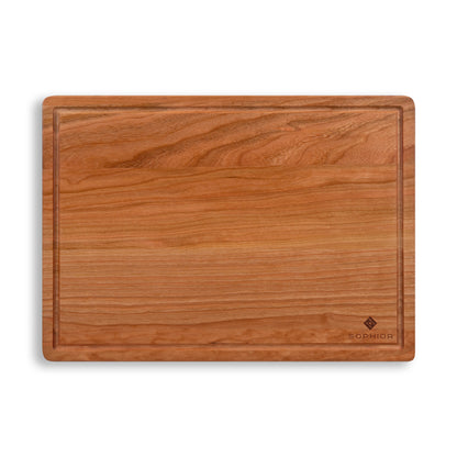 Houten Snijplank Kersen – 42×30×2,5 cm vooraanzicht met sapgroef en SOPHIOR logo
