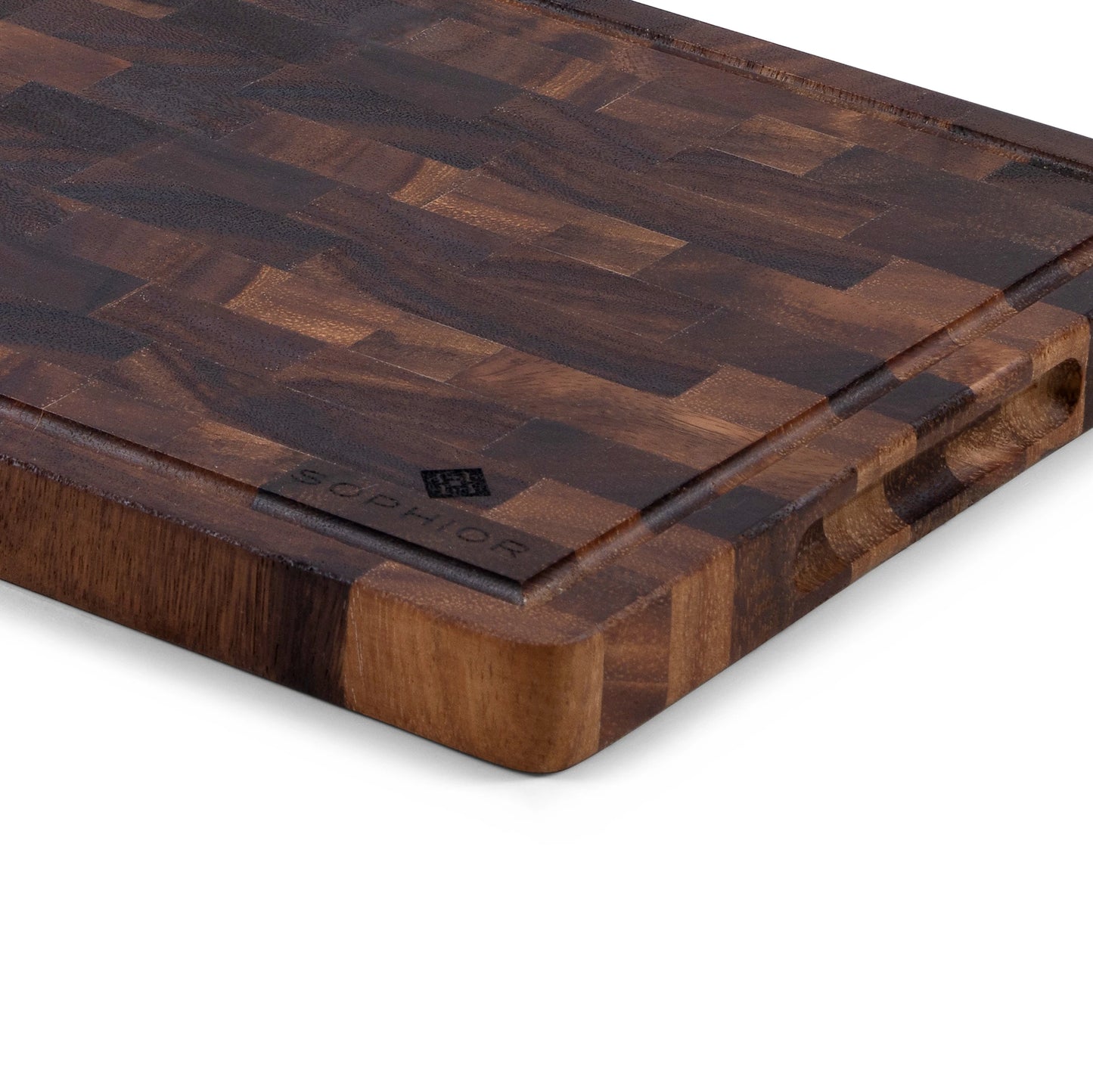 Houten Snijplank Walnoot Kopshout 35x25x2,5 cm close-up van hoek met SOPHIOR-logo