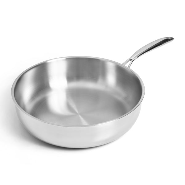 SOPHIOR RVS hapjespan 28 cm schuin vooraanzicht op witte achtergrond