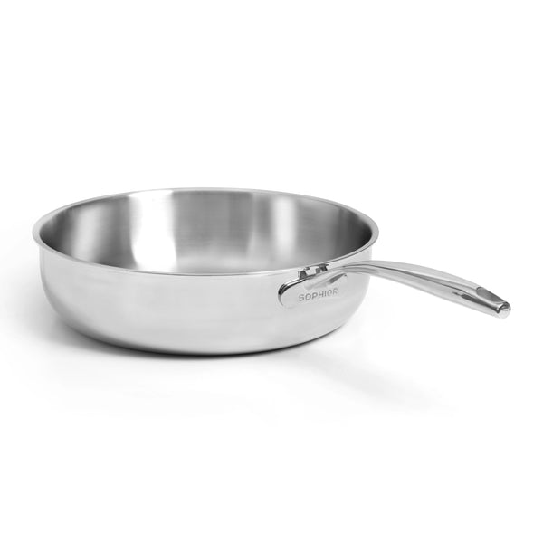 SOPHIOR RVS hapjespan 28 cm schuine hoek met SOPHIOR-logo zichtbaar