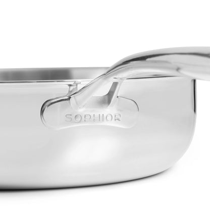 SOPHIOR-logo gegraveerd op bodem van RVS hapjespan 28 cm