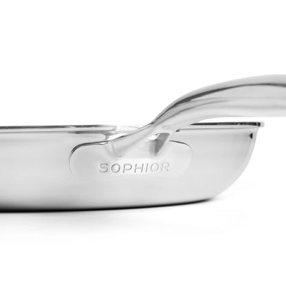 SOPHIOR-logo gegraveerd op bodem van hybride koekenpan 28 cm