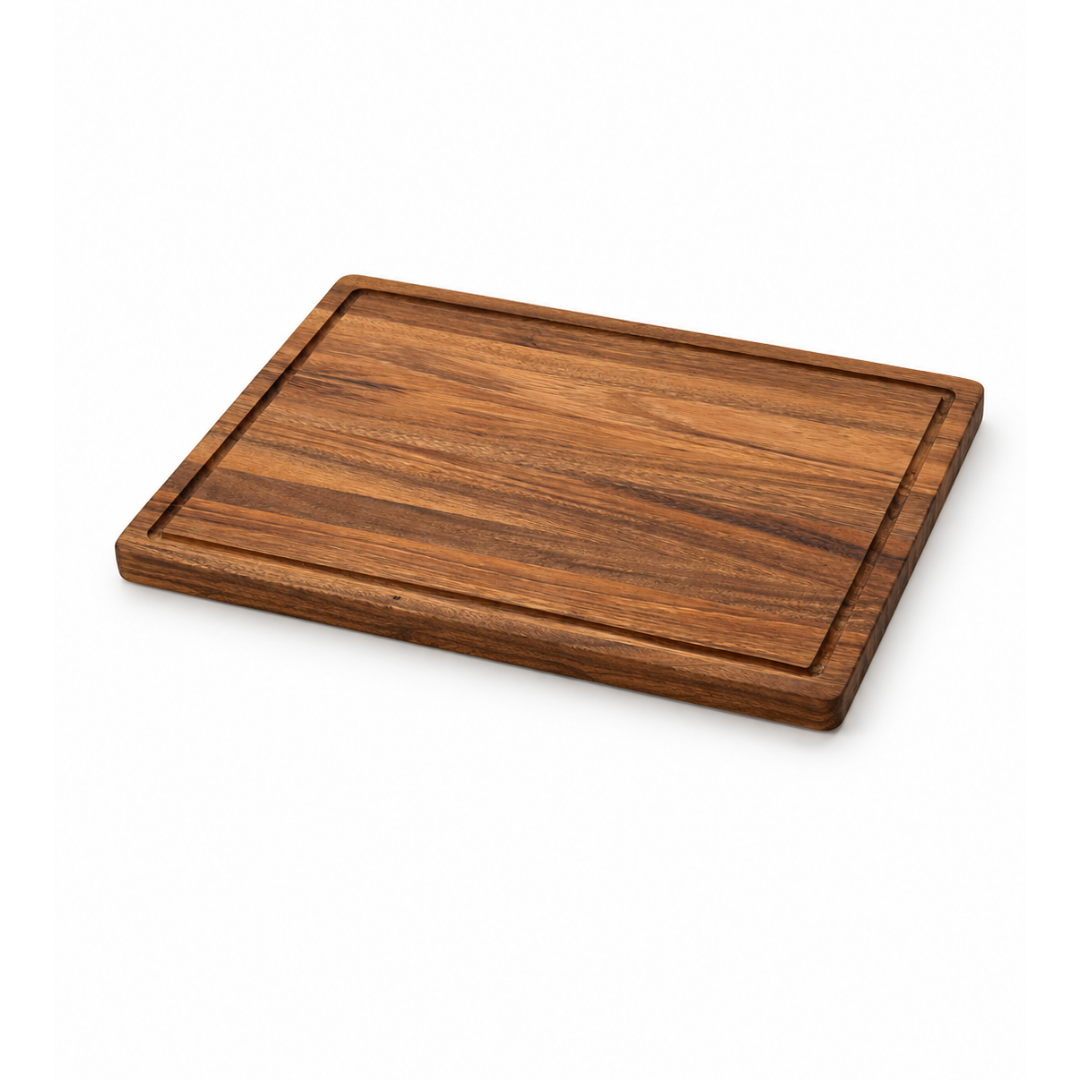 Snijplank van walnoot langshout schuin van voren, met zicht op de dikte van 2,5 cm